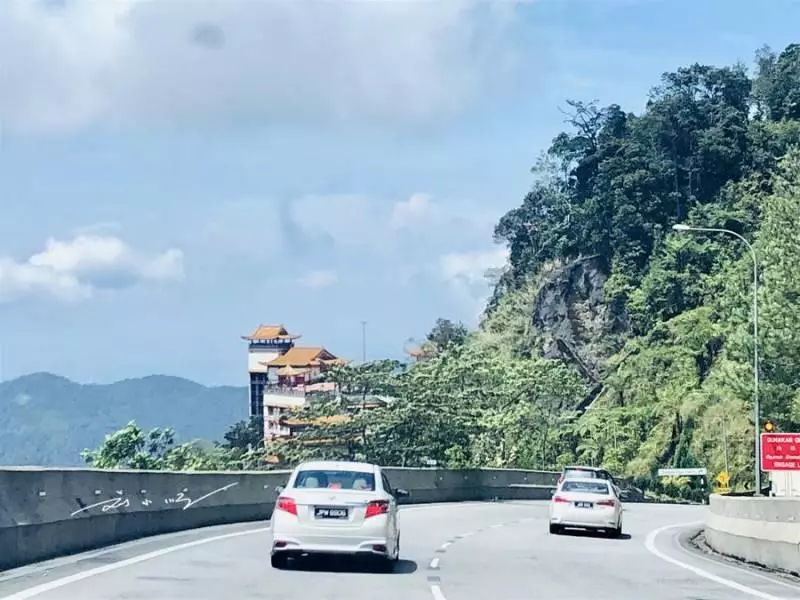 「雲頂高原」還有一座特別的寺廟,免費向大眾開放,還是華人建造的!