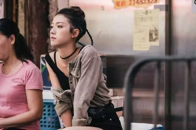 自出道以來,醜聞是一波接著一波,曾因小三之名險些步入黃心穎偷食後塵,這位TVB花旦幸運洗白了~~~