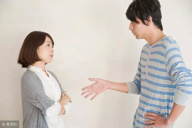 老公帶個女人回家,我哭著離開,路上遇到高中同學我決定不離婚了