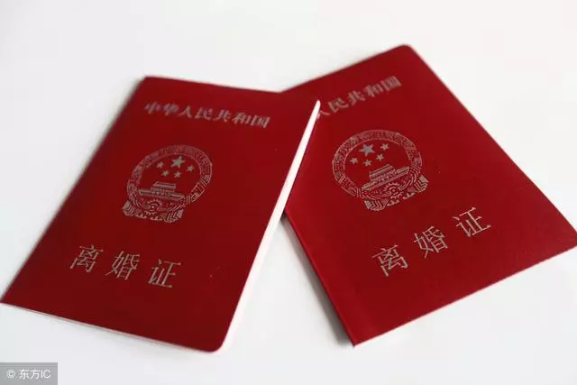 我剛結婚,第二天媽就跟爸提出離婚,媽說出理由後,我含淚說離吧