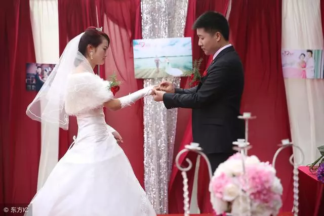 婆婆過壽我只送600,大哥大嫂送2000,婆婆卻把6萬存款全給了我