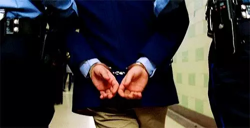 魔人翁狂譙年輕女坐博愛座「不要臉、敗類」 下場「進警局」慘到想哭