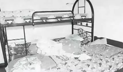 為兒子慶生,父親親手將三名兒女勒斃,再上吊自殺,牆上兩段遺言,讓人不寒而慄
