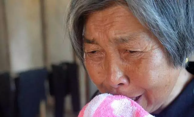 「一張30萬支票,讓我失去了兒子」養兒防老,不如存錢防老,很現實
