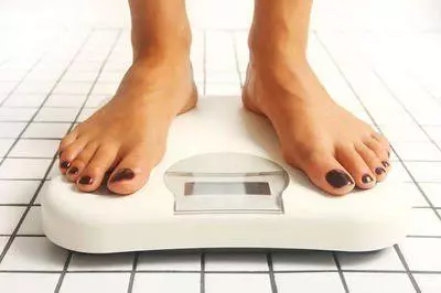 悄悄「偷走」壽命的4個行為,熬夜僅排第二,再舒服也儘量忍住!