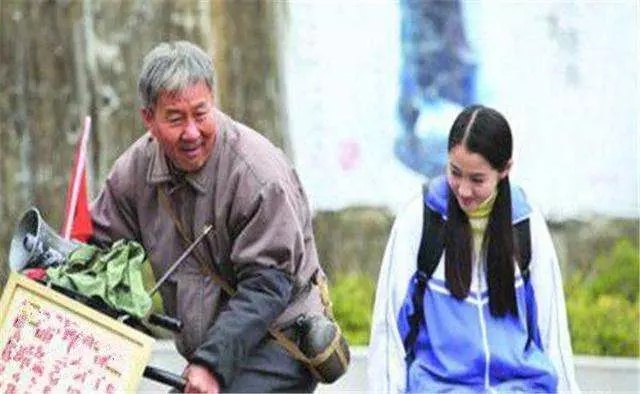 母親非把女兒的新房給乞丐住,兩年後乞丐去世,女兒推開房門蒙住