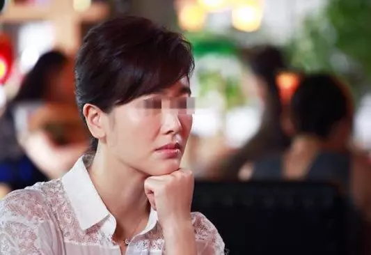 婚後才發現妻子只有一側乳房,他選擇離婚,出民政局才發現中計