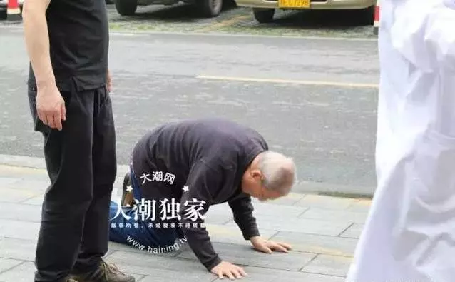 結婚50年沒孩子,他們決定「遺體捐獻」!阿嬤走後阿公跪倒在遺體前:「她從未走遠」