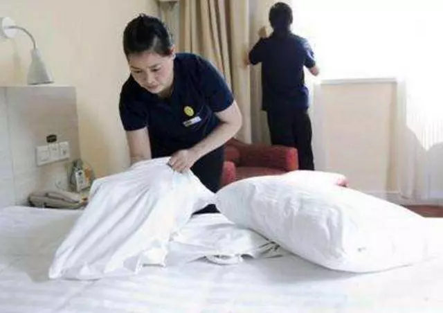 當年拋妻棄3個女兒 如今老了想來要錢 女兒們開的條件讓他直呼報應
