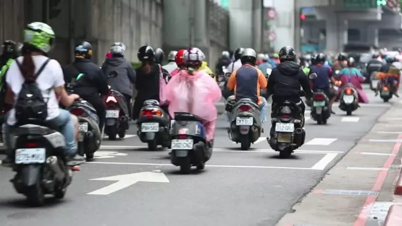 專家擬修法「5歲以下禁搭機車」 網友傻眼回:沒車的人乾脆別生?
