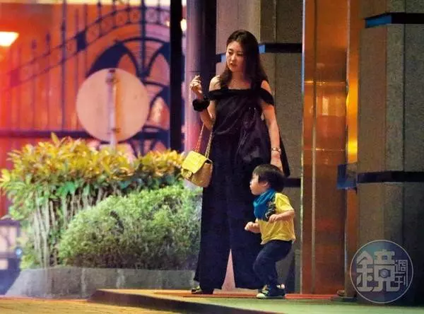 兒出生就偷吃!王泉仁驚傳「狂逼麻衣離婚」連兒子都不要了 直接「把空姐小三帶回家」:我要娶她