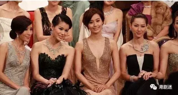 誰還記得當年TVB五花,之前演技最差的她,如今比胡杏兒還混的好