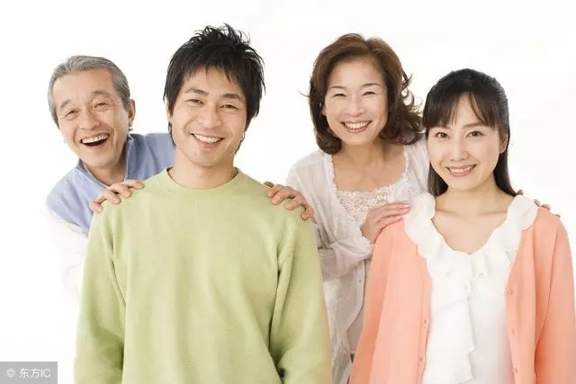 女兒病重,親戚朋友不肯借錢,一個突如其來的電話,令他喜出望外