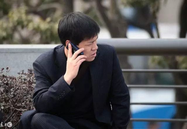 母親生病向人借錢,那些借錢的被他大罵,沒借錢的他反而登門道謝