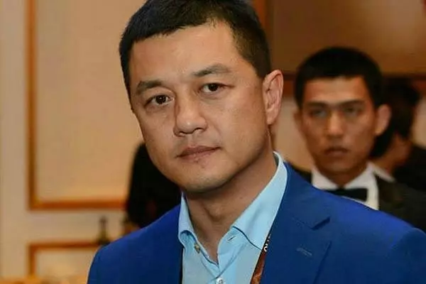 網友偶遇李亞鵬與女子逛街手拉手疑新戀情,兩人滿臉甜笑略顯靦腆~~~