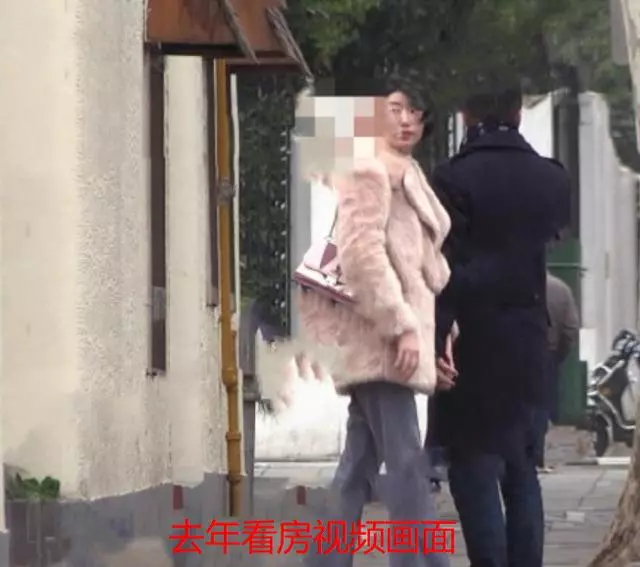 網友偶遇李亞鵬與女子逛街手拉手疑新戀情,兩人滿臉甜笑略顯靦腆~~~