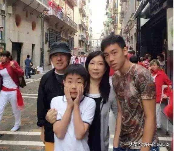 情歌王子也老了,張宇52歲生日曬素顏照,滿頭白髮一臉「老年斑」!!!