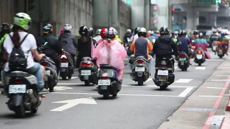 專家擬修法「5歲以下禁搭機車」 網友傻眼回:沒車的人乾脆別生?