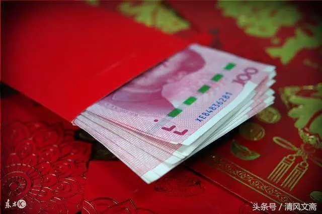 兒子婚後月月給我轉帳,兒媳懷孕我去伺候,推開廚房門我哭了