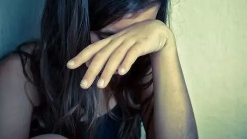 【禽獸不如的父親】與妻離婚後,獨自帶著兩名女兒同住