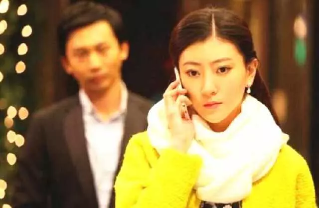 女子回家見母親睡陽台,當場要和丈夫離婚,房門一開,她愣那了