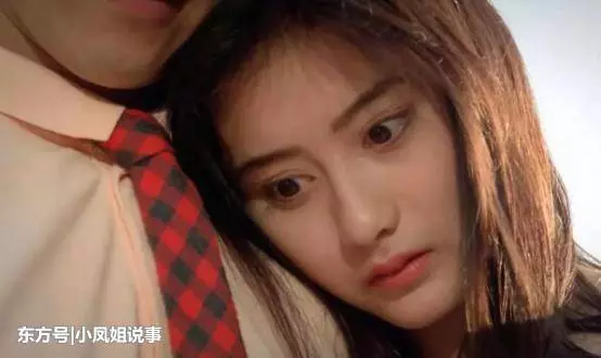 她婚後8年無子,卻仍受盡寵愛,今手戴鴿子蛋游世界愈顯年輕態