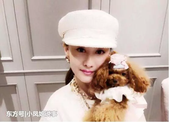 她婚後8年無子,卻仍受盡寵愛,今手戴鴿子蛋游世界愈顯年輕態