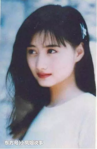 她婚後8年無子,卻仍受盡寵愛,今手戴鴿子蛋游世界愈顯年輕態