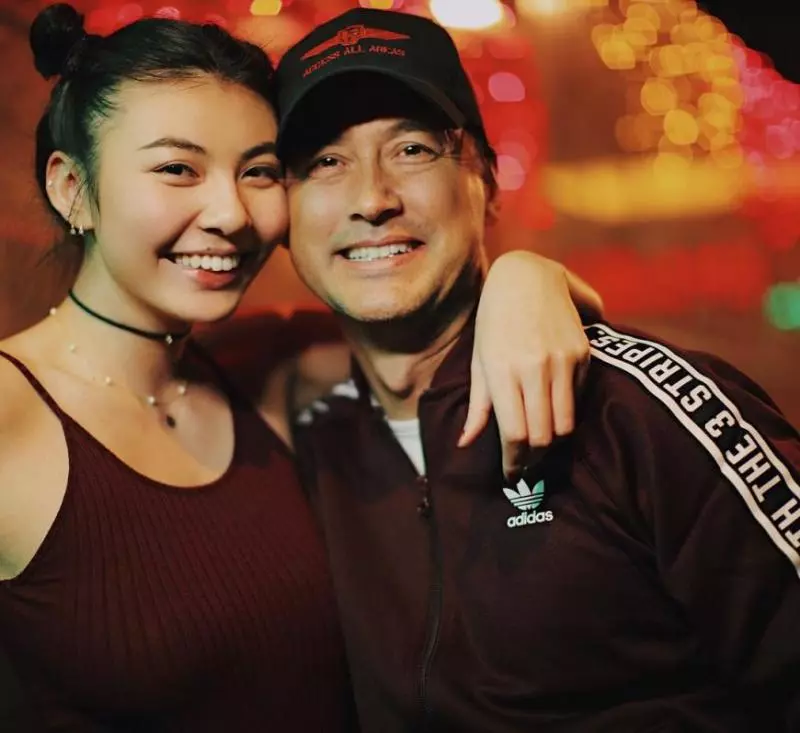 【尺度更大星二代!】只用樹葉遮2點,出浴照更是一絲不掛!網民嚇呆:王敏德會氣瘋吧~