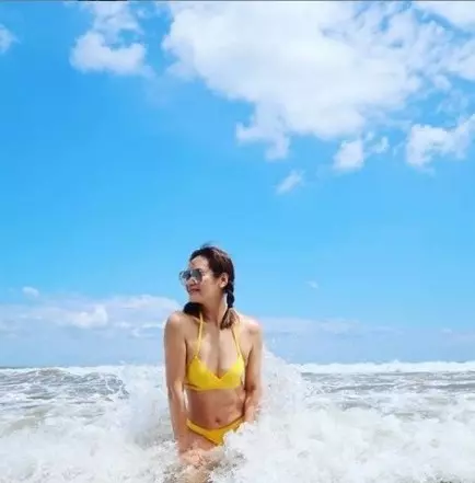 【尺度更大星二代!】只用樹葉遮2點,出浴照更是一絲不掛!網民嚇呆:王敏德會氣瘋吧~