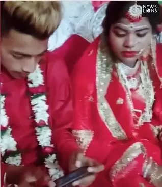 豈有此理!新郎在婚禮上忙「吃雞」, 完全不理新娘!? 賓客怒:真的想結婚嗎?!