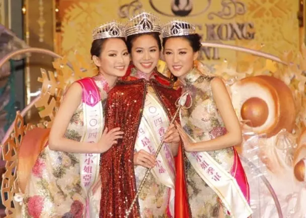 差40年爺孫戀結束 前港姐與15億身家富豪離婚