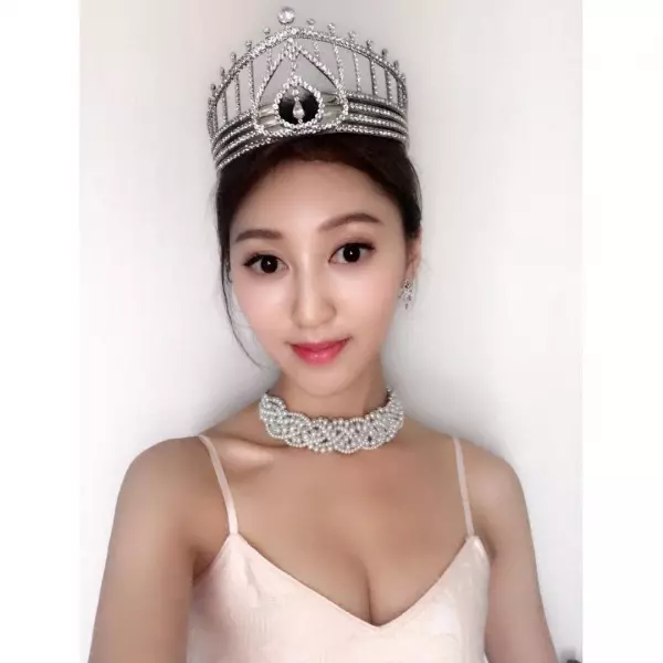 差40年爺孫戀結束 前港姐與15億身家富豪離婚