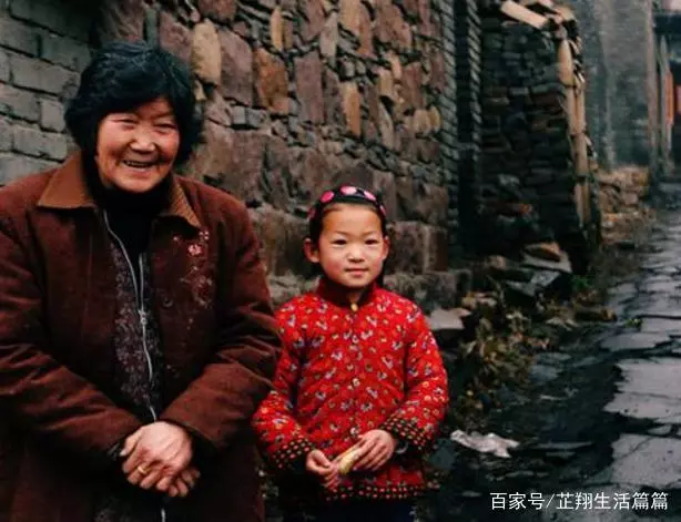 奶奶含辛茹苦將我養大,親生母親來相認,我笑著回了她七個字