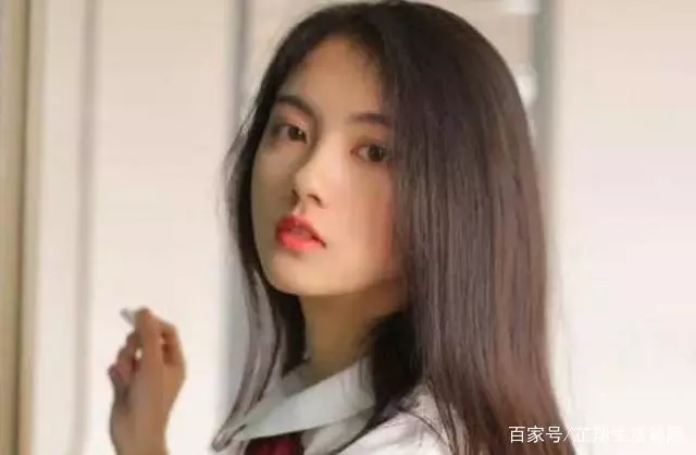 奶奶含辛茹苦將我養大,親生母親來相認,我笑著回了她七個字