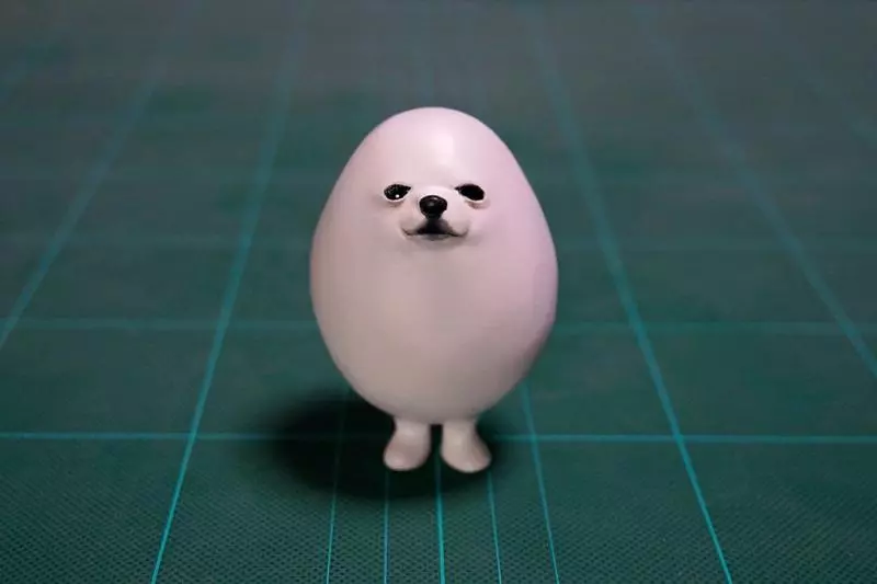 日本藝術家神還原「動物梗圖→超萌扭蛋」!實體「右鉤拳柴犬」網友被療癒敲碗:跪求量產我一次買