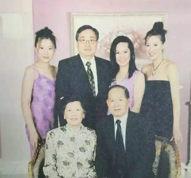 偽鑽石名媛姐妹花太厲害!一個嫁豪門一個嫁巨星,全靠老媽的栽培