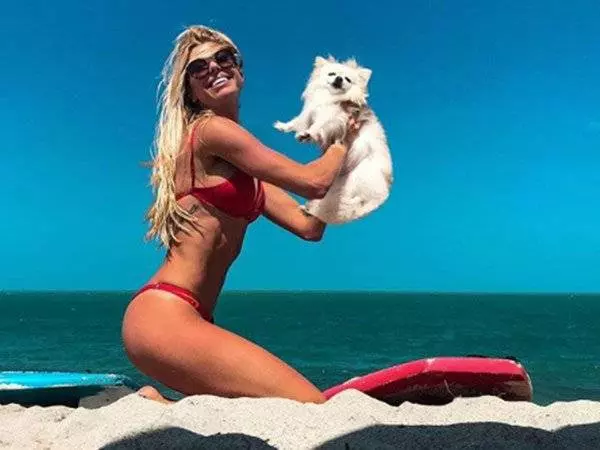 傳為救2愛犬跳海 巴西女模命喪海中