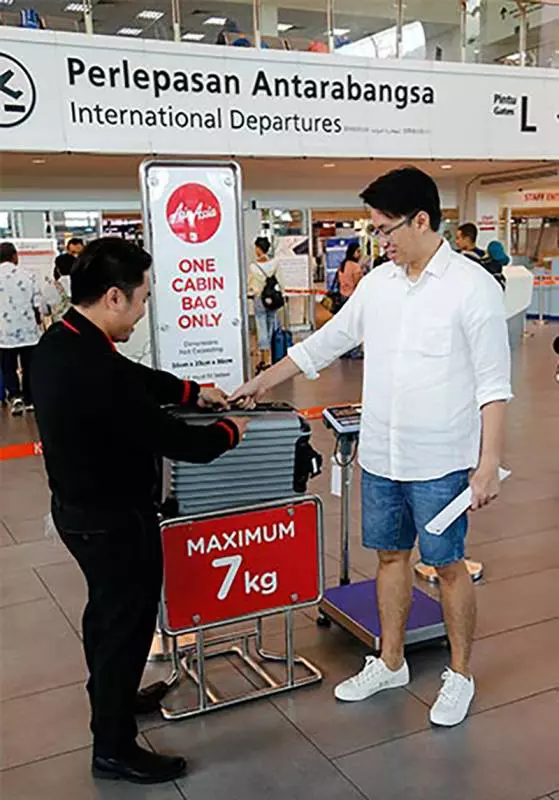 太胖要加錢?未來搭飛機前乘客或需「先秤體重」