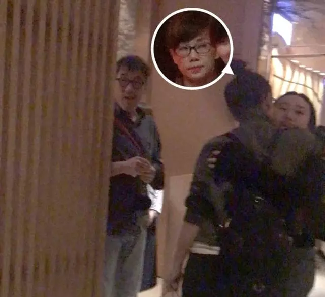 勁爆:李宗盛離婚十五年後夜宴林憶蓮 「一家三口」15年首同框!其樂融融~~~