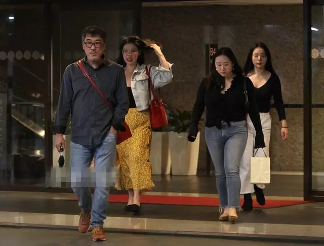 勁爆:李宗盛離婚十五年後夜宴林憶蓮 「一家三口」15年首同框!其樂融融~~~
