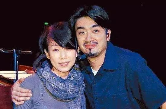 勁爆:李宗盛離婚十五年後夜宴林憶蓮 「一家三口」15年首同框!其樂融融~~~