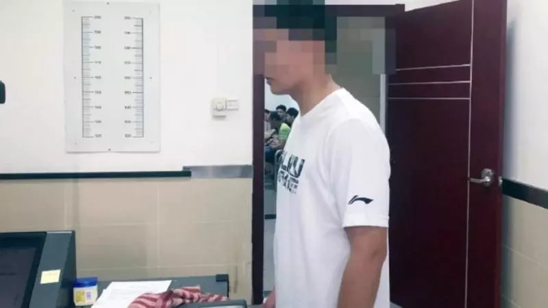 31歲媽寶男「買假駕照上路」被拘留15天 爸媽衝警局怒嗆「罰太重」:他還是孩子!