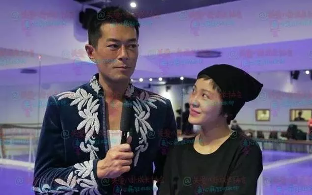 47歲古天樂新戀情被曝光,沒想到女友竟是她,兩人互動超寵溺