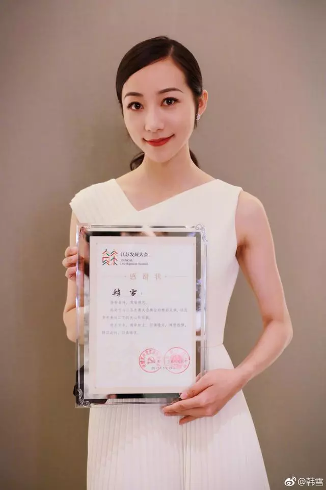 47歲古天樂新戀情被曝光,沒想到女友竟是她,兩人互動超寵溺