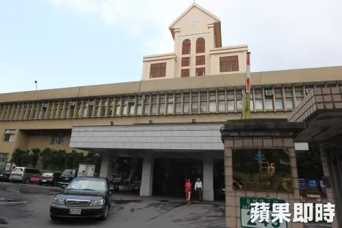 女子怒告醫師「灌腸插錯洞」對她性.侵!網友反嗆「插進腦門挖出屎」!?