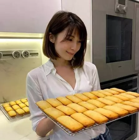 不讓家人曝光 「」歐萱「」制止偷拍行為