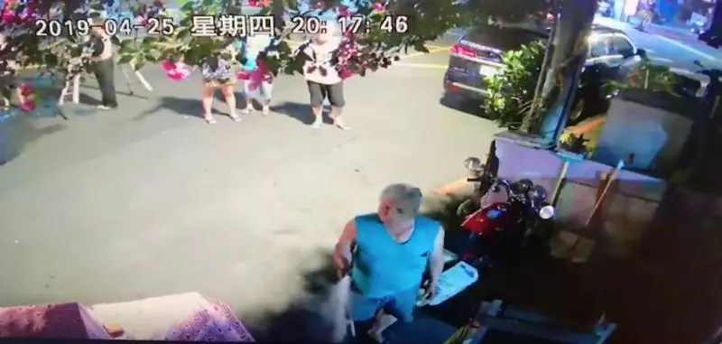 鄰居被困火場,7旬勇伯架梯救人「心肌梗塞亡」...網慟:「捨身救人,值得欽佩!」