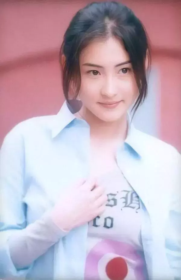 AI修復謝霆鋒和家人合照,又蘇又嫩簡直小Q本Q,和初戀牽手好甜啊