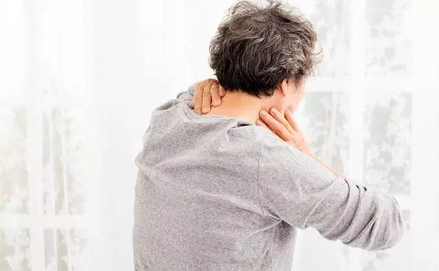 噎到、落枕、腳抽筋、腳麻如何自救?4個秘方一次送給你,花2分鐘學起來,很受用